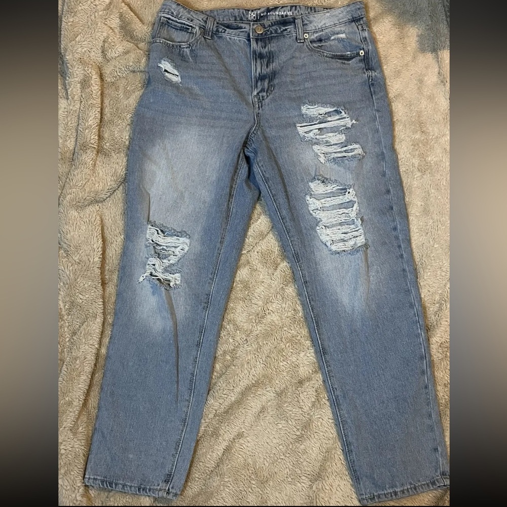 No boundaries juniors ripped jeans size 15